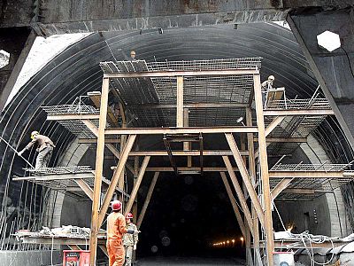 鋼筋網施工設備配備適用于公路、鐵路、市政等隧道工程