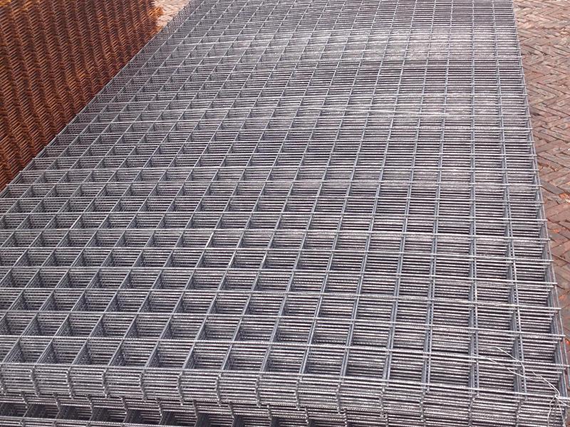 定型焊接網在同一個方向上的鋼筋應具有相同的直徑 定型焊接網在同一個方向上的鋼筋應具有相同的直徑