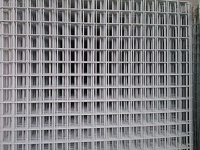 鋼筋網片建筑工地施工需要大量的鋼筋焊接網片來施工