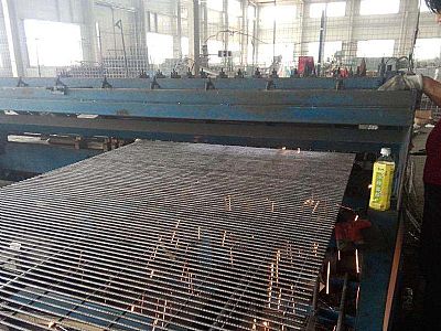 鋼筋網(wǎng)片所采用的腳踏網(wǎng)片也不相同