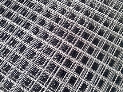 建筑外墻鋼筋網片可以很好地隔離防護效果